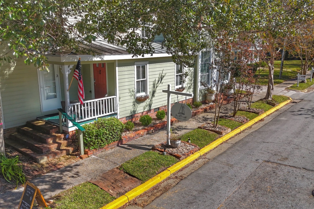 Inn at Oriental Front Sign