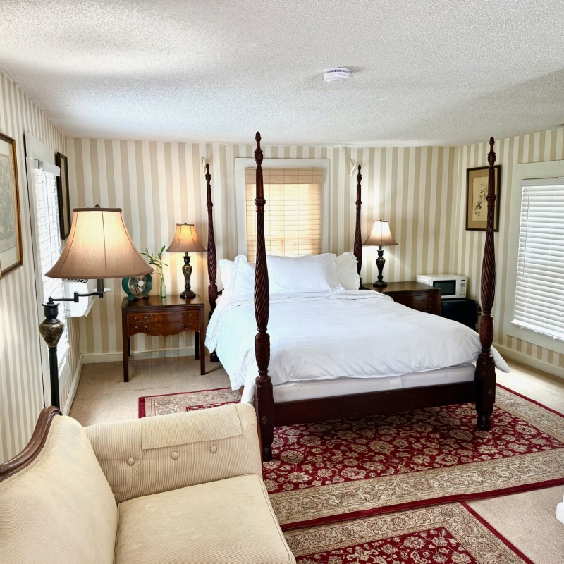 Bar Harbor Room with Queen 4 Post Bed