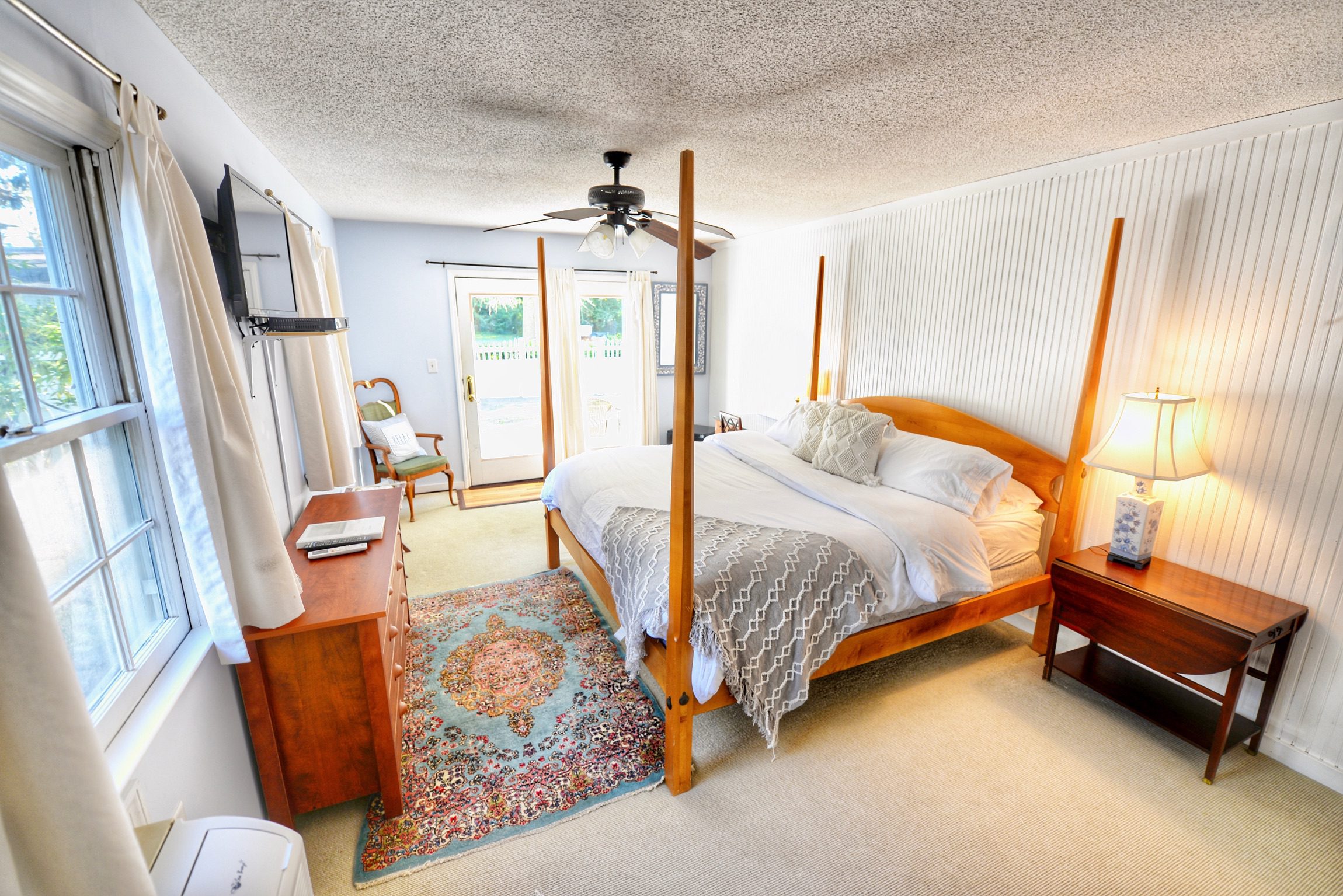 Newport Room with King 4 post bed