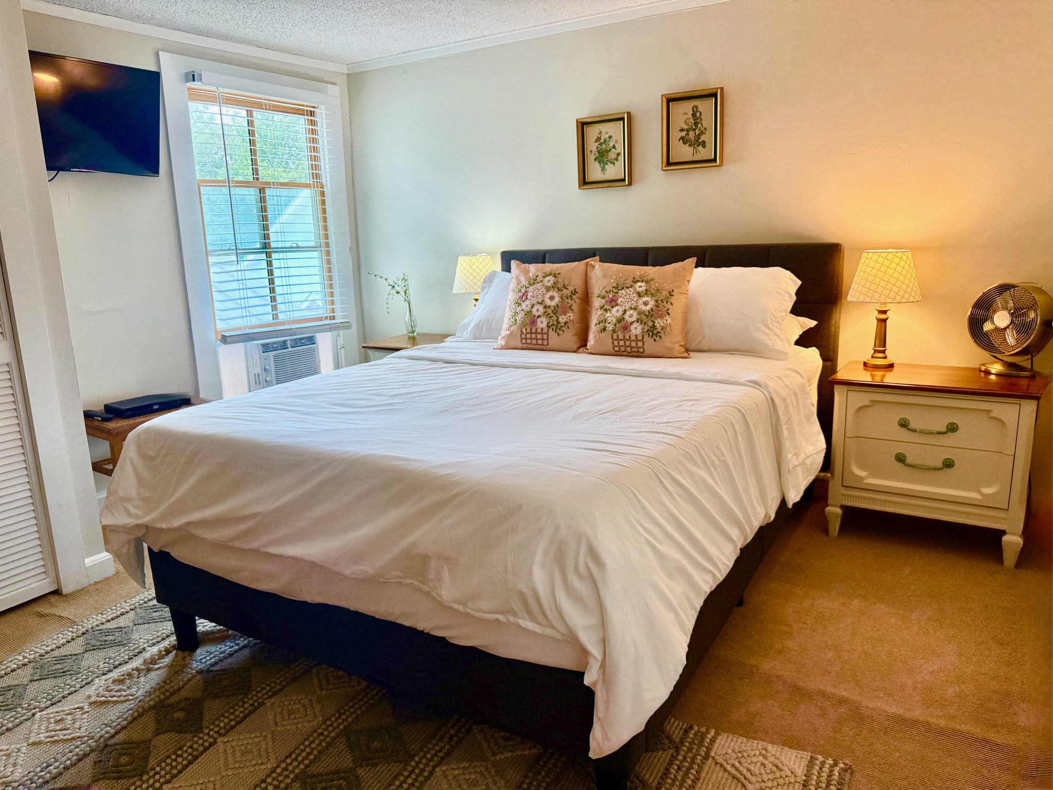 Oxford Room with Queen Bed